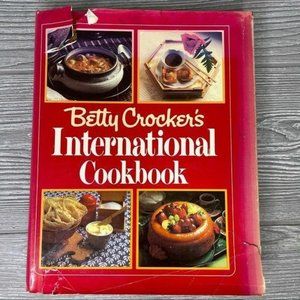 Betty Crocker 1980 international cookbook kitchen accessory book